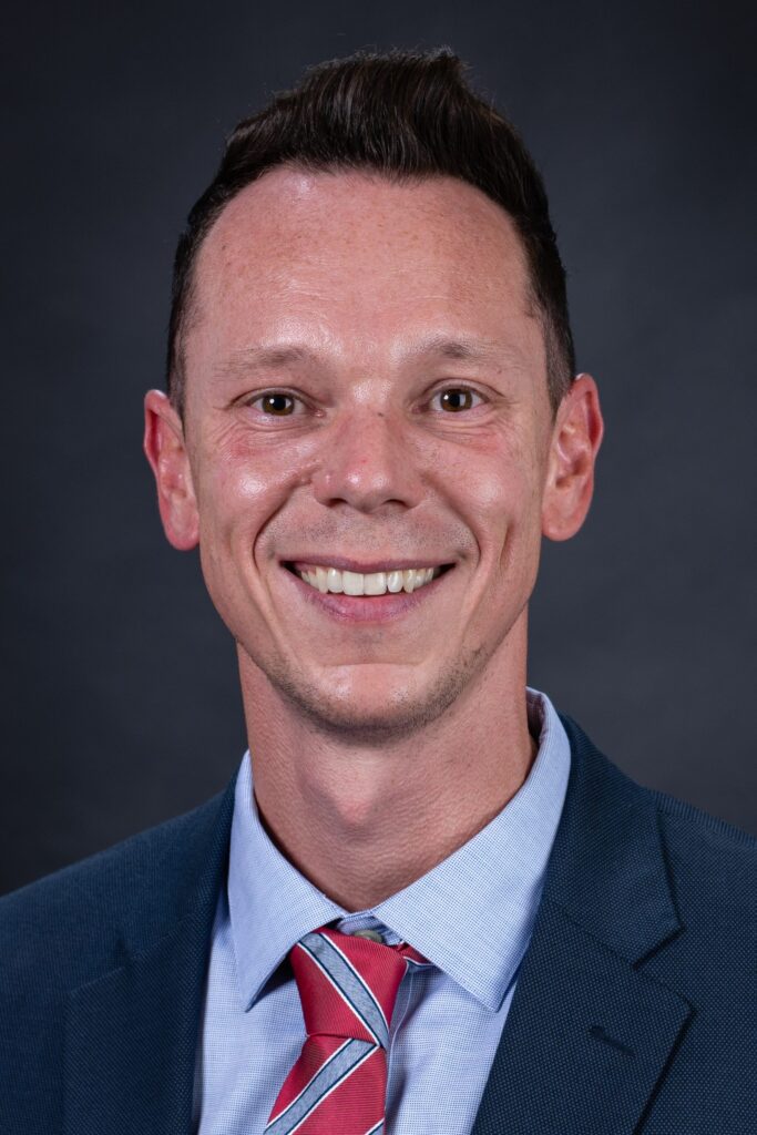 Headshot of Jordan Mackner.