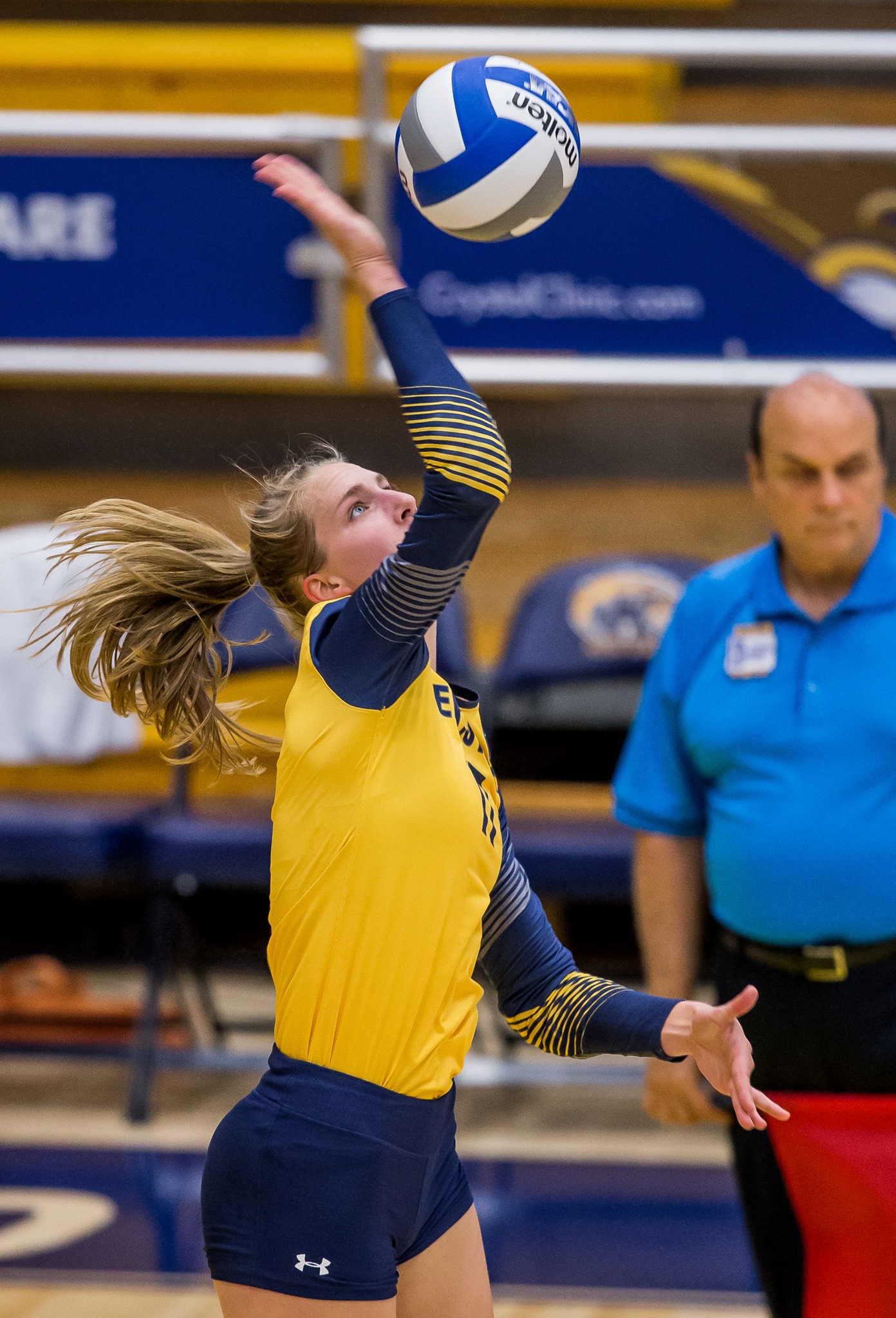 Kelsey Bittinger playing volleyball