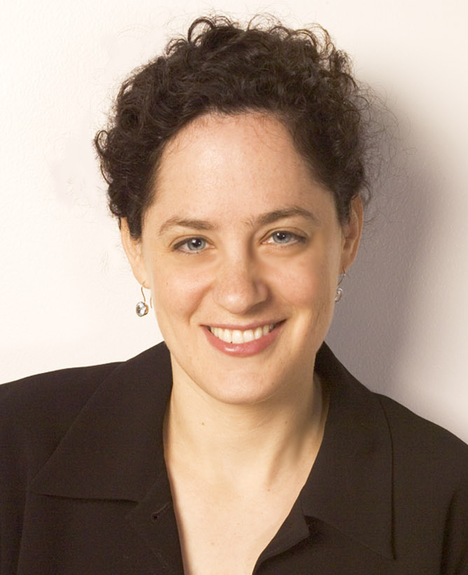 Volunteer Spotlight: Volunteer Takes Her Best Shot at Animals Across the World